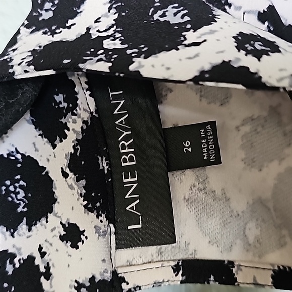 Lane Bryant Mobwife size 26 mock neck cut out flutter sleeve blouse - Picture 4 of 9